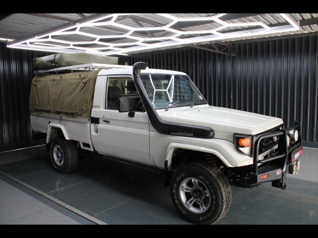 BUY TOYOTA LAND CRUISER 2005 4500 EFI PETROL P/U S/C ONLY 192373KM, Struben Street Motors