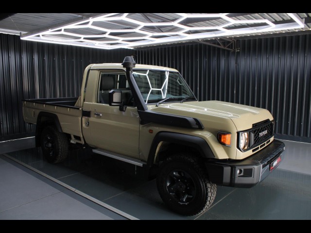 BUY TOYOTA LAND CRUISER 2025 79 4.5D-4D LX V8 P/U S/C ONLY 285KM, Struben Street Motors