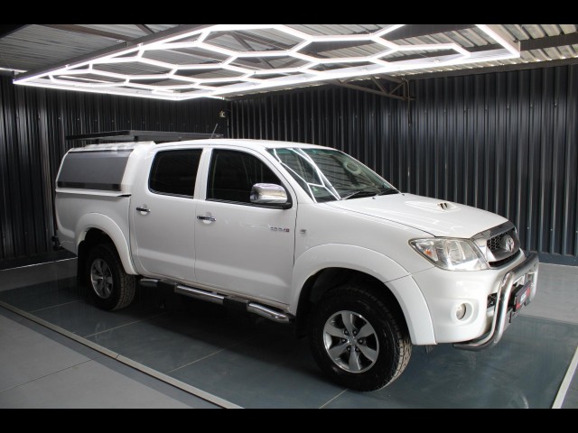 BUY TOYOTA HILUX 2009 3.0D-4D RAIDER 4X4 A/T P/U D/C ONLY 190638KM, Struben Street Motors