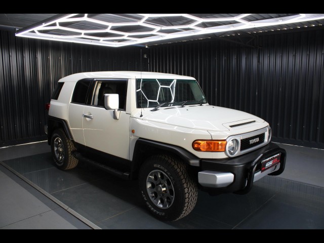 BUY TOYOTA LANDCRUISER 2011 L/CRUISER FJ 4.0 V6 CRUISER ONLY 62036KM, Struben Street Motors