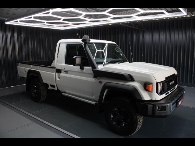 BUY TOYOTA LAND CRUISER 2025 79 4.5D-4D LX V8 P/U S/C ONLY 100KM, Struben Street Motors