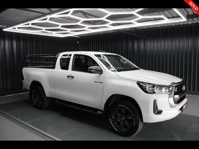 BUY TOYOTA HILUX 2022 2.4GD-6 XTRA CAB RAIDER AUTO 1-OWNER 97947KM FSH, Struben Street Motors