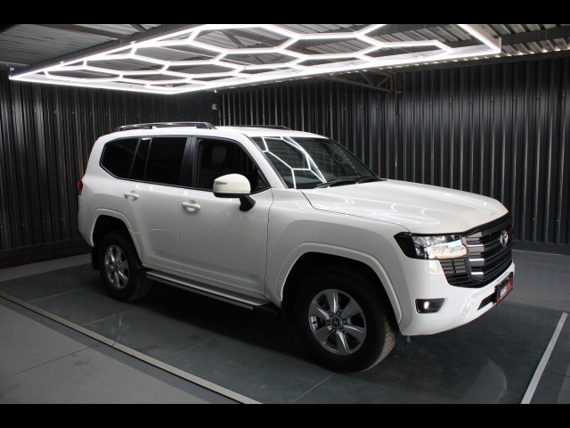 BUY TOYOTA LAND CRUISER 2025 300 V6 3.3D GX-R LEATHER SEATS, Struben Street Motors