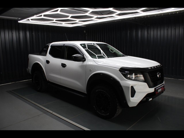 BUY NISSAN NAVARA 2021 2.5DDTI SE PLUS A/T D/C P/U ONLY 48783KM FSH , Struben Street Motors