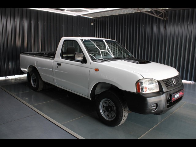 BUY NISSAN NP 300 2.5 2015, Struben Street Motors
