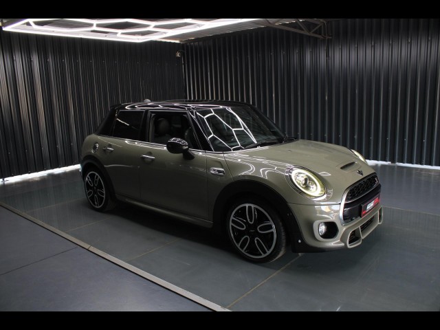 BUY MINI COOPER 5DR 2018 COOPER S 5DR A/T (XU92), Struben Street Motors